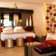 В номерах Junior Suite Deluxe в отеле Barcelo Bavaro Palace Deluxe кровати могут быть двух вариантов - King Size (одна большая) или Twin (две раздельные кровати).